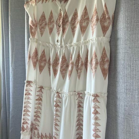 Light Brown and white pattern long sleeveless dress - Picture 4 of 5
